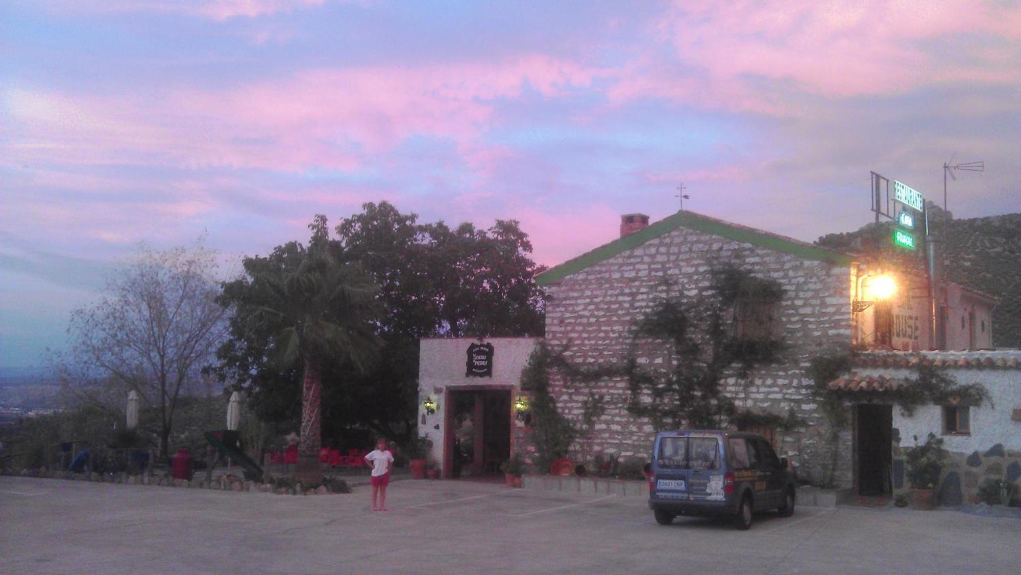 Alojamiento Rural La Caseria De Piedra Restaurante Хаен Екстер'єр фото